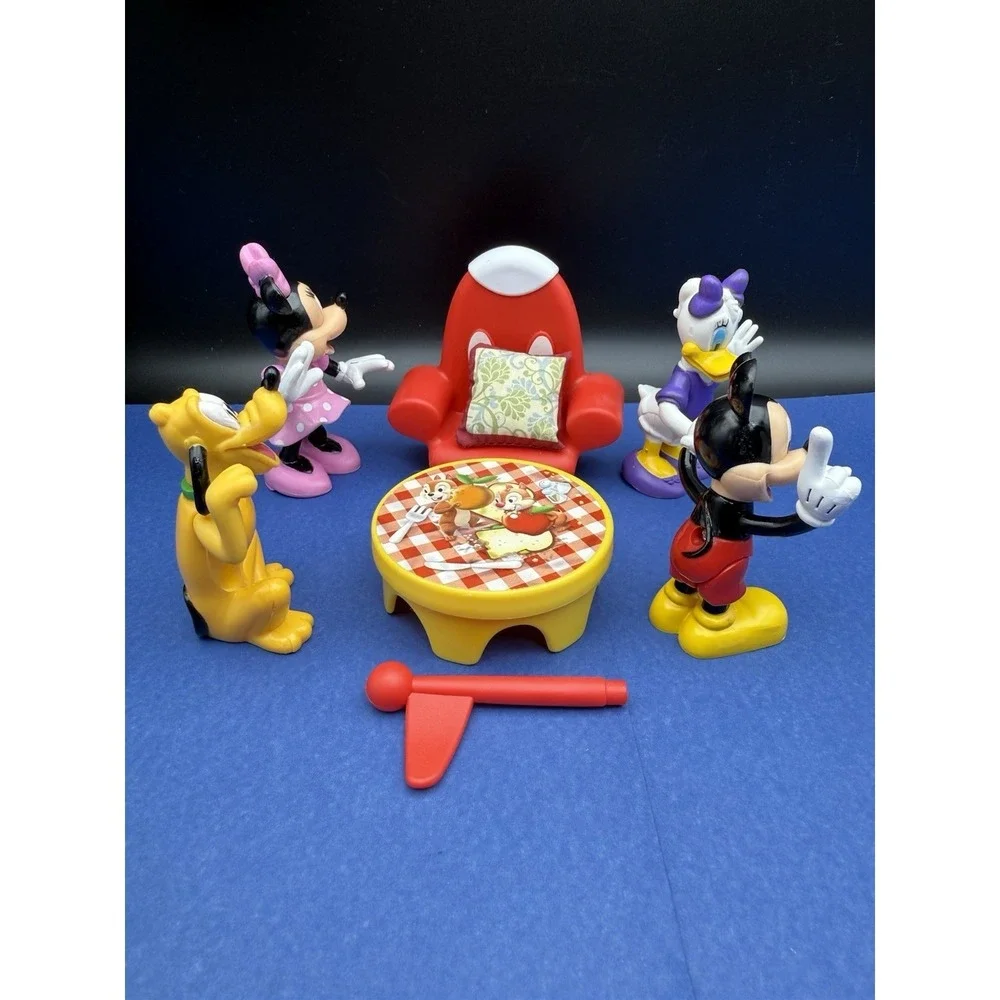 Original Mickey Mouse Clubhouse Deluxe Disney Store Play Set parts and Figurines